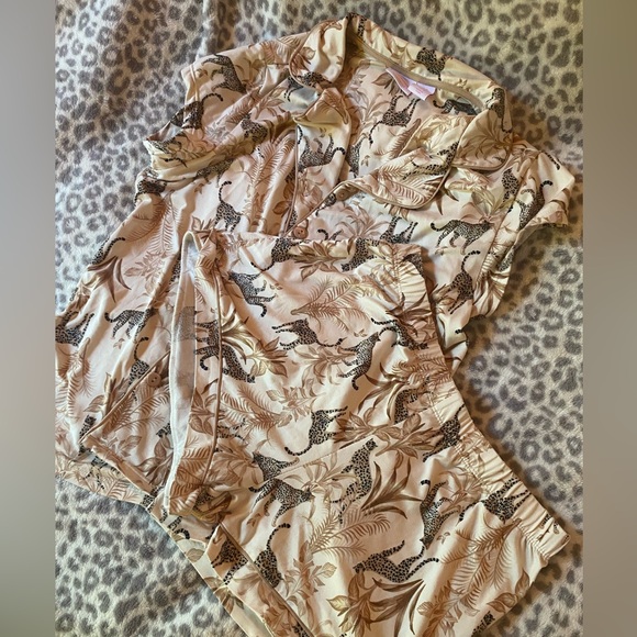 Tommy Bahama Beige Animal Print Sleepwear Set - Picture 1 of 4